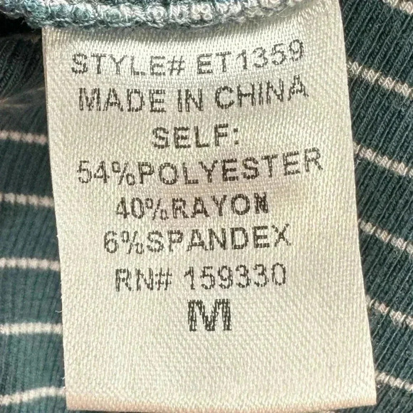 Heyson Longsleeve Peplum Top Size M
Pit to Pit 22”
Length 17” - Picture 4 of 4